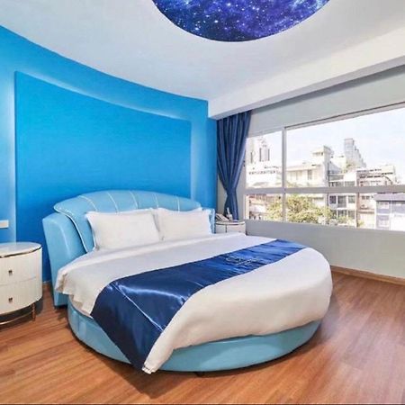 Sapphire Hotel Silom Банкок Екстериор снимка A bedroom at the hotel