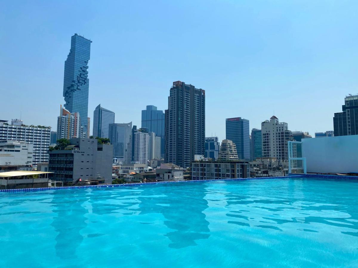 Sapphire Hotel Silom Банкок Екстериор снимка View of the city from the rooftop pool