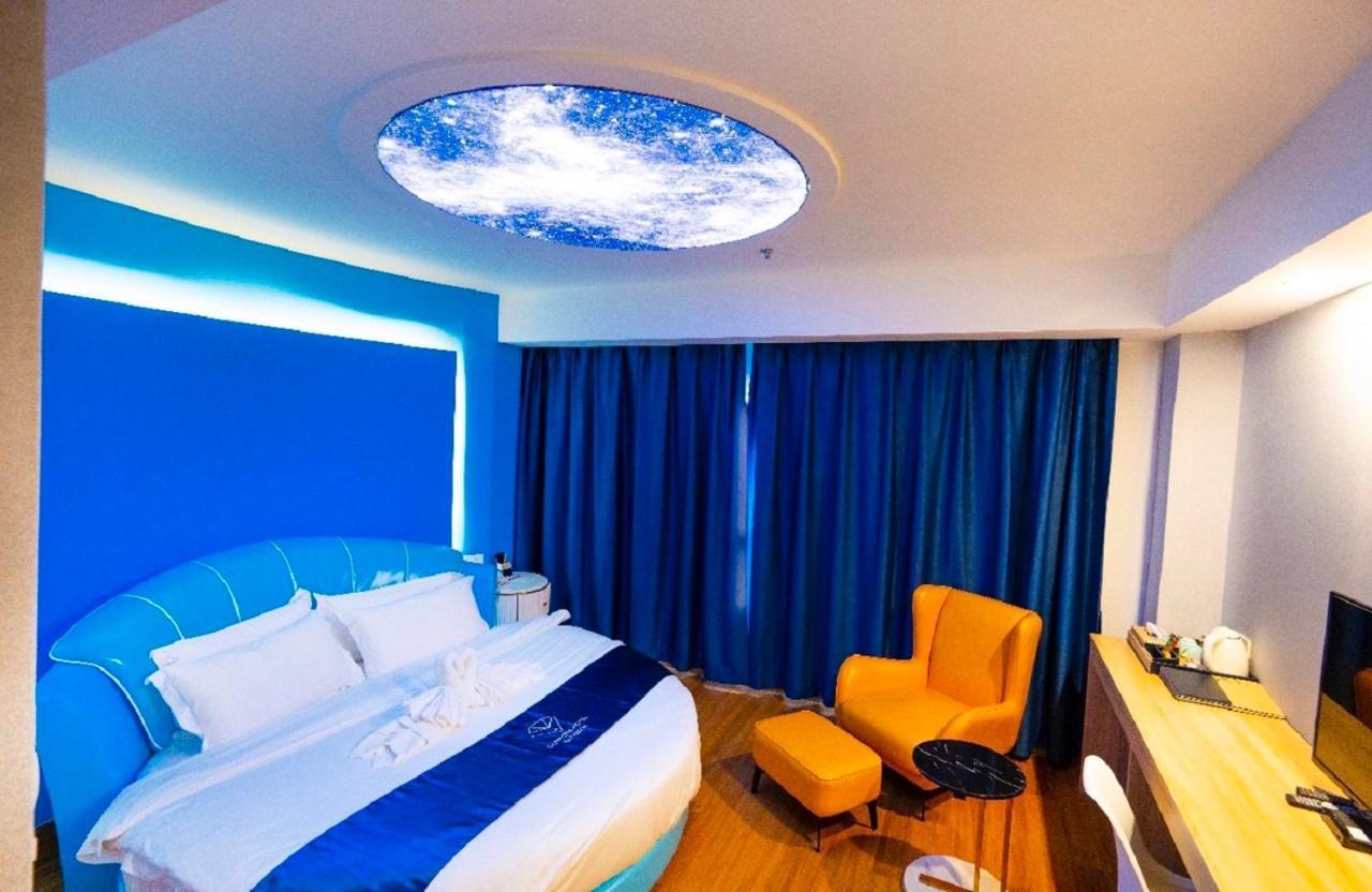 Sapphire Hotel Silom Банкок Екстериор снимка A room at the hotel