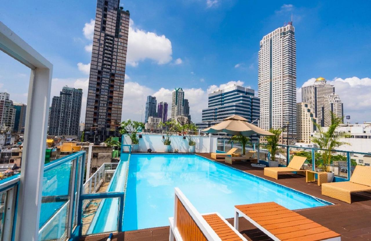 Sapphire Hotel Silom Банкок Екстериор снимка Rooftop pool at the hotel