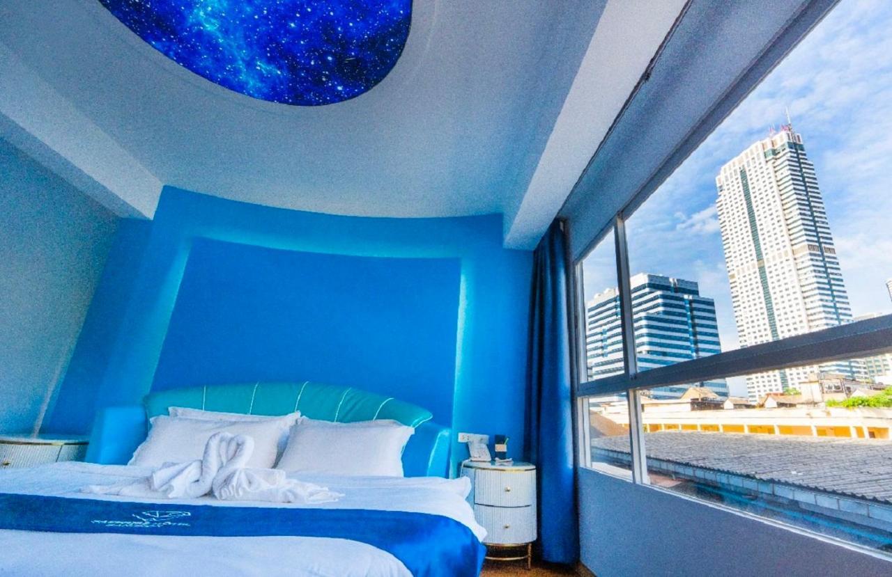 Sapphire Hotel Silom Банкок Екстериор снимка A room at the hotel