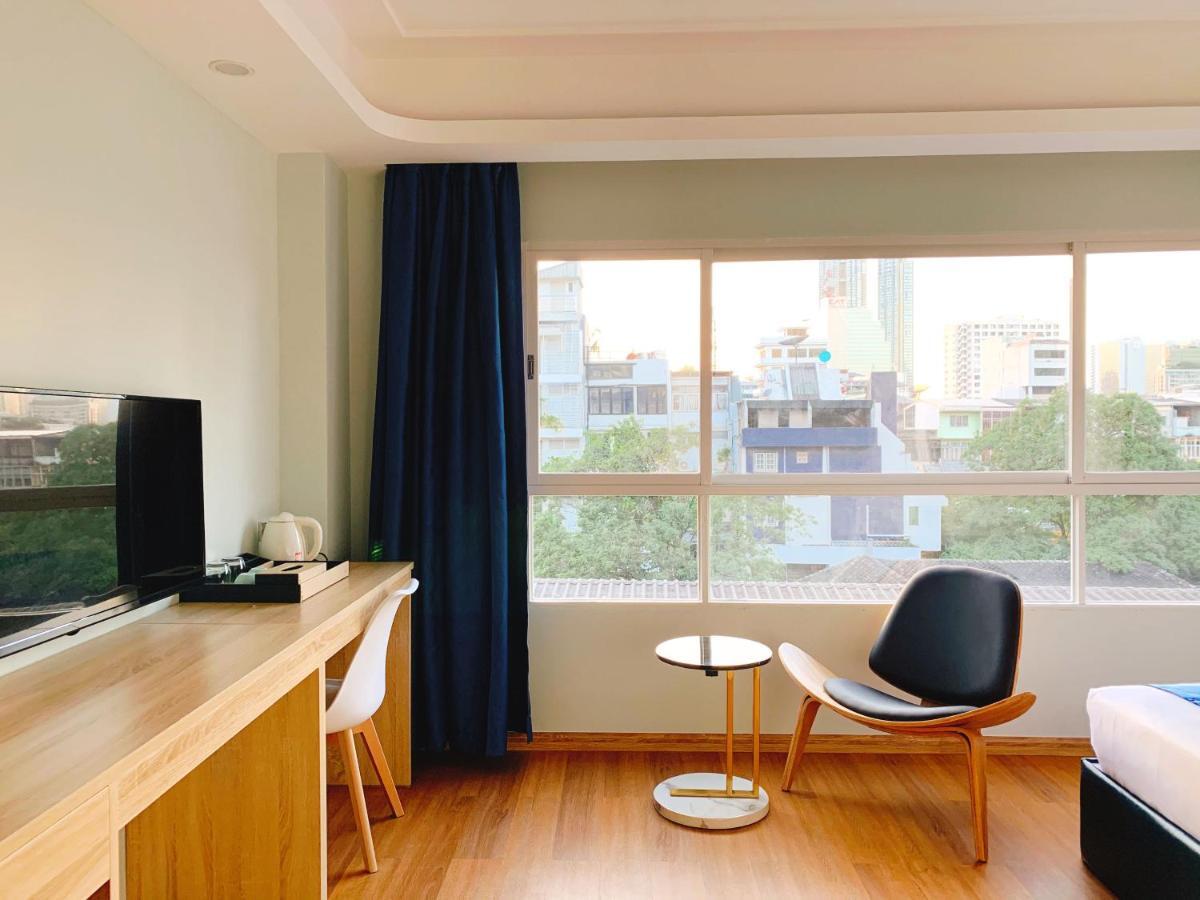 Sapphire Hotel Silom Банкок Екстериор снимка A room at the hotel