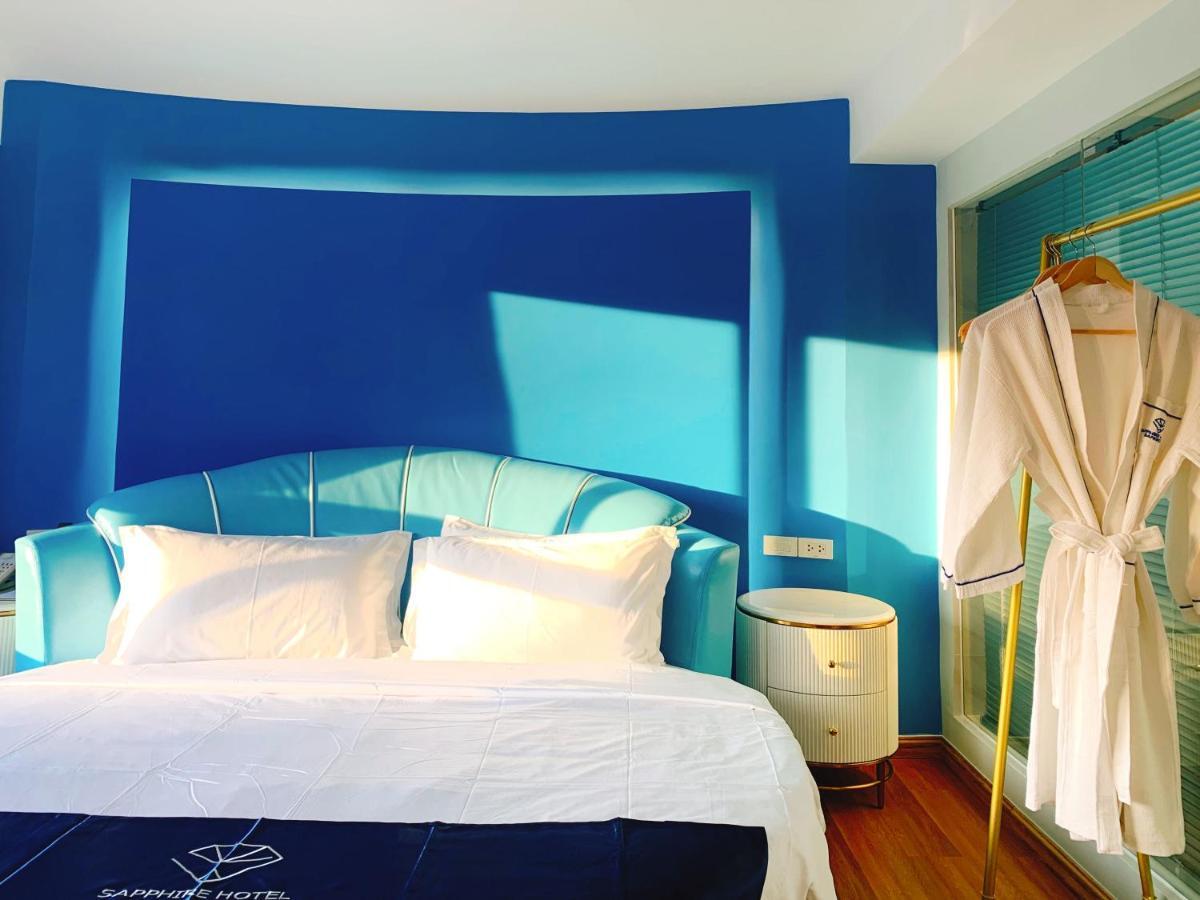Sapphire Hotel Silom Банкок Екстериор снимка A bathrobe hanging on a hanger