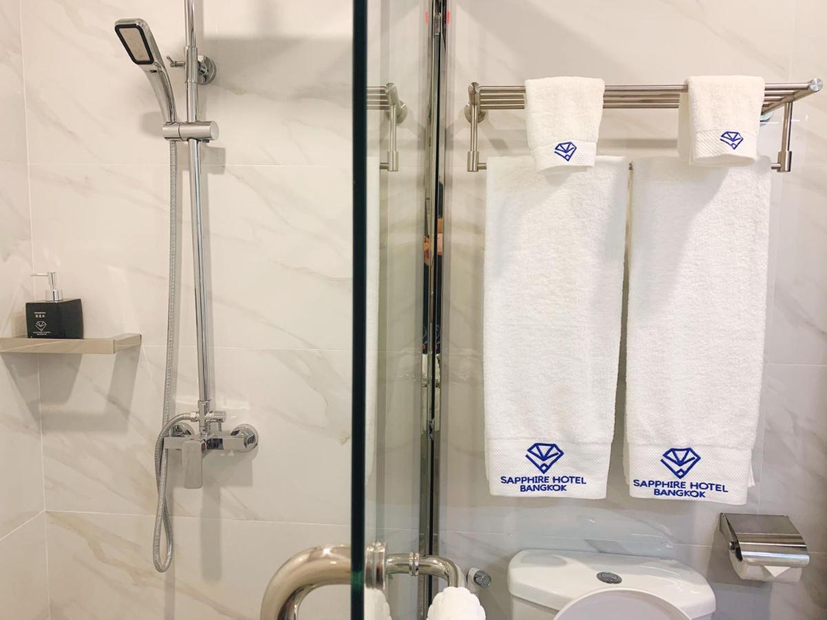 Sapphire Hotel Silom Банкок Екстериор снимка Bathroom