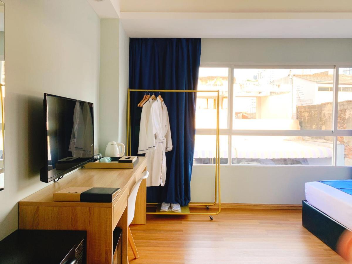 Sapphire Hotel Silom Банкок Екстериор снимка A room at the hotel