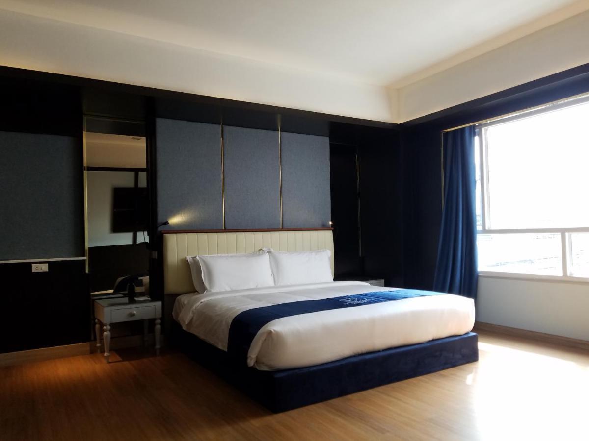 Sapphire Hotel Silom Банкок Екстериор снимка